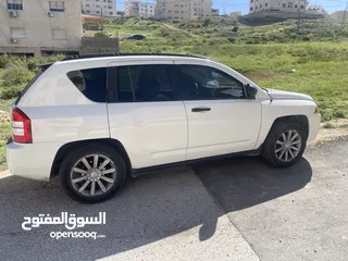  2 جيب كومباس اقتصادية 4x4 للبيع