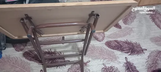  4 طاولة مطبخ بتنطوى وبتنفرد الطاوله عليها فرمايكا والقواعد حديد