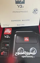  1 آلة قهوة من illy (y3.3) مع كامل ملحقاتها و مع قهوة