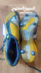  1 حذاء كرة قدم غير مناسب لكرة الصالات او الخماسي