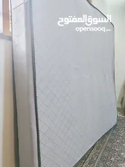  2 فرشات زمبركيه مستعملة عدد3 +طاولة شاشة بحاله جيده جدا