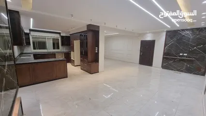  5 شقة للبيع عماره الليت 2 قرب برافو امتداد حي المسك مطله من الجنوب ع حي طيبه العامريه دخله صيدليه لانا