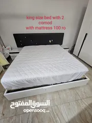  1 king size bed with mattress and 2 comod