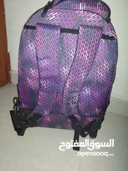  2 حقيبه مدرسيه جديده ماركه بعجلات دواره نظيفه جدا !