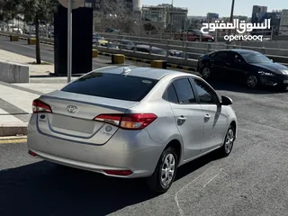  18 تويوتا يارس موديل 2021 7 جيد ولا ملاحظه فل كامل عدا الفتحه بحاله الوكاله جمرك جديد
