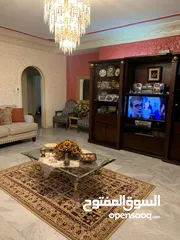  7 فيلا مستقلة للبيع الرابيه على مساحة ارض دونم تصلح لسكنتين  كل طابق 350 م