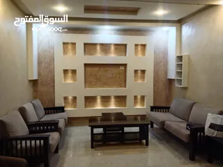  1 شقة في طريق المطار حي الصحابة مساحتها 180م   