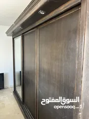  2 غرفة نوم خشب لاتيه بحالة جيدة جدا وخزانه تلفاز خشب لاتيه بحالة جيدة جدا  يمكن بيع كل منتج لوحده