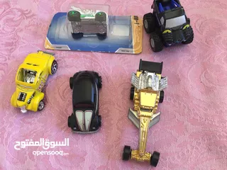  20 سيارات ألعاب صغيرة وكبيرة ومعدنية للهواة للبيع كمجموعة كاملة أو مفرق لكن السعر بيختلف كثير...
