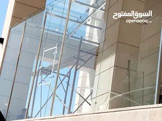  22 اعمال زجاج وسكريت