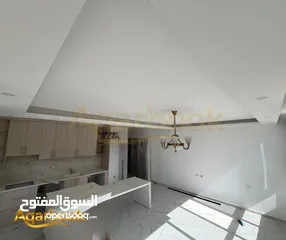  4 شقة مميزة غير مفروشة في مكان مطل للايجار