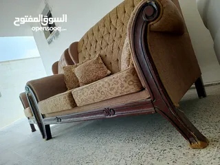  6 كنب للبيع خشبه ممتاز و ثقيل