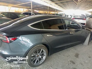  10 تسلا 3 لونج رينج دول ماتور بطاريه كبيره ودفع رباعي  لون فيراني مميز بحاله الوكاله