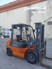  2 رافعات شوكية ديزل حمولت 2طن ونص قير اتومتك بحاله الوكاله موديل 2015