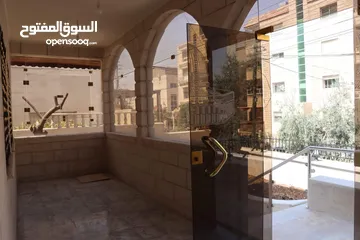  19 فيلا/بيت للبيع من ثلاث طوابق مساحة البناء 700متر مربع مساحة الارض600م2