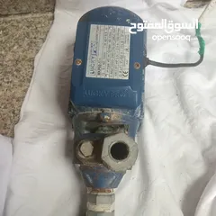  1 مضخه ماء  إيطالي بحاله ممتازه للبيع