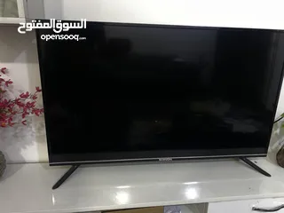  3 تلفزيون مع الميز مستعمل ونظيف