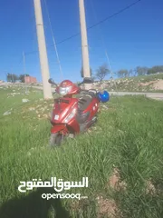  3 سكوتر هيرو للبيع 2032 او بدر على دراجات نارية غيارات