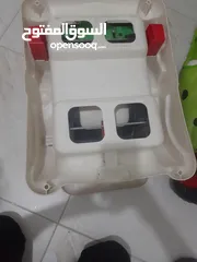  6 مقعد اطفال ماركا شبه جديد مع جيب لمستلزمات البيبي للبيع ثابت وهزاز