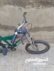  3 بسكليت دراجة هوائية (بسكليت) نوع shock قياس 16 لون اخضر وسلڤر جميل مستعملة بس وكالة