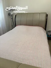  1 سرير مع مرتبة و درجين