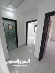  8 شقة فاخرة 200 متر للبيع موقع مميز قرب الخدمات