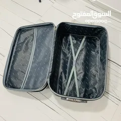  1 حقيبة سفر استخدام مره واحده  بحاله جيده جدا