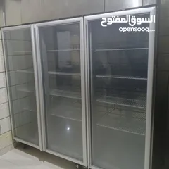  1 للبيع: ثلاجة عرض تجارية بثلاث أبواب زجاجية