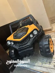  4 سياره موديل جب ، لون اسود و اورنج ، تسع ل طفل واحد ممتازه