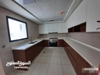  4 4BHK Villa  Good Condition  stand alone villa in west yas  Park View  فيلا 4 غرف مستقله للبيع