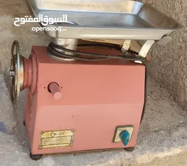  1 ماكنة فرم اللحوم الصناعية مقاس 22 شغالة 100%