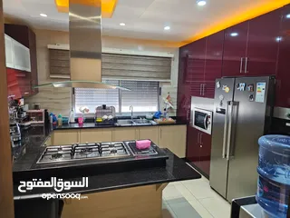  6 شقة ط3 قرية النخيل  180م  بسعر 110 الاف