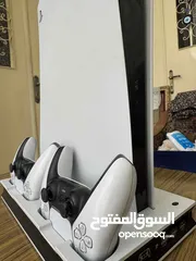  1 بلايستيشن 5 نسخة السي دي مع ايدتين و قاعدة شحن ومروحة تبريد و لعبة ريد ديد ريديمشن 2