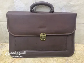  3 حقائب جلد الحالة جيدة جداً متاحة للبيع (شلع)