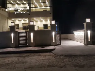  2 شقه طابق ارضي مدخل خاص وكراج خاص وساحه للبيع على شارع البترا شرق اربد مول قراند وكازيه الرجوب