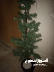  1 شجرة اصطناعية بحاله ممتازه
