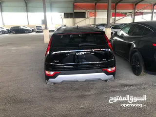  6 كيا نيرو موديل 2023 لون اسود هايبرد