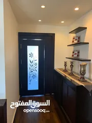  3 شقة طابقية مميزة طابق أخير مع روف للبيع بإم السماق