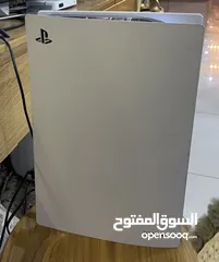  8 ........................بلايستيشن 5 مستعمل في حاله ممتازه للبيع مع ايدتين و 10 العاب سي دي و حساب