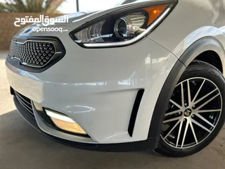  9 Kia Niro Hybrid Clean title 2019