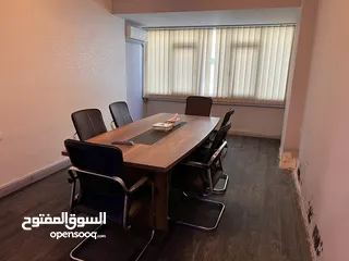  2 مكتب مؤثث بشارع الاستقلال