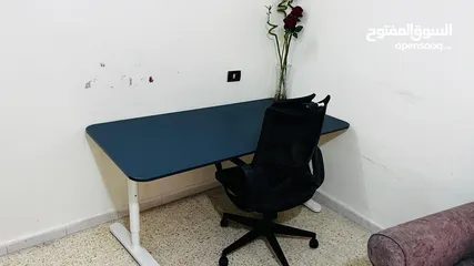  1 طاوله وكرسي للبيع ثقيل سبب البيع نزول عسوريا