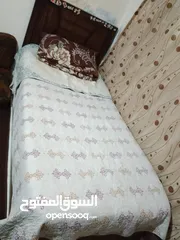  1 خزانة +تخت مفرد +تواليت  للبيع بسعر مغري