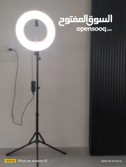  1 إضاءة LED حلقية إضاءة دائرية (رينق لايت) مع حامل جوال ، متعددة الإضاءات - حجم كبير