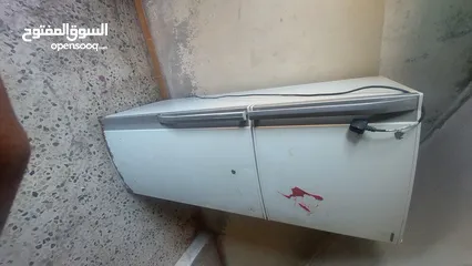  1 ثلاجة شارب مستعملة للبيع