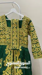  4 فستان اخضر مع كعب و الشبك