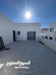  16 شقة ثالث مع روف في ضاحية الياسمين بتشطيب مميز