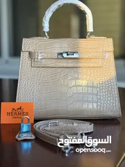  1 شنطة هيرمز باللون البيج بقاعدة 25 سم