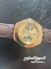  2 ساعه swatch لون دهبي