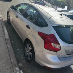  4 فورد فوكس عداد قليل استخدام شخصي يوجد بعض الضربات الخفيفة موديل 2013 هاتش باك